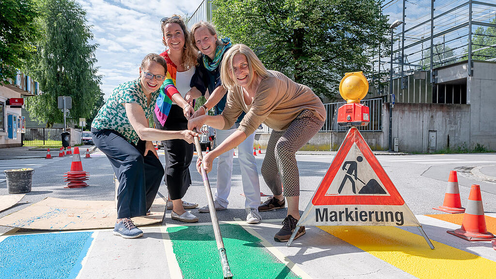 Regenbogenzebrastreifen_Liefering