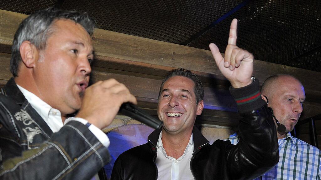 Werner Otti (links) schreibt für Strache Wahlkampfsongs.