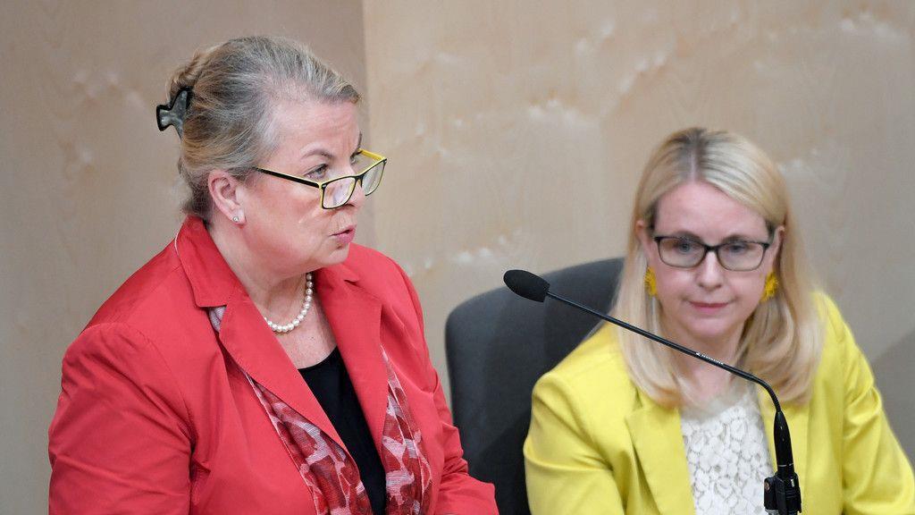 Zwölf-Stunden-Tag: Hitzige Debatte im Nationalrat