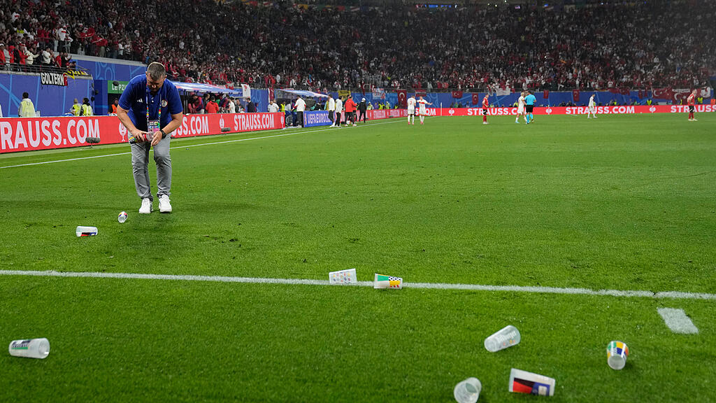 Becherwürfe bei Fußball-EM