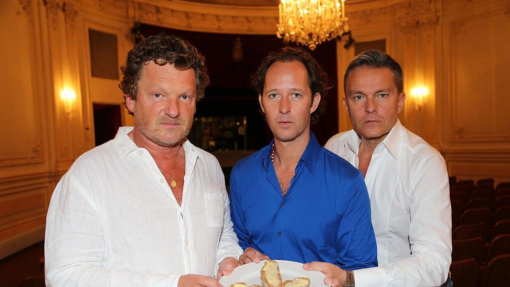 Präsentation des Stückes "Butterbrot" im Salzburger Landestheater. Im Bild von links: Gabriel Barilly, Sascha Oscar Weis und Alfons Haider.