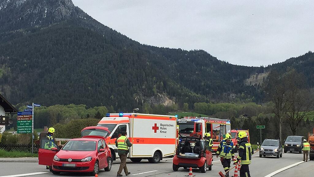 Die Feuerwehr war mit 25 Einsatzkräften und vier Fahrzeugen vor Ort.