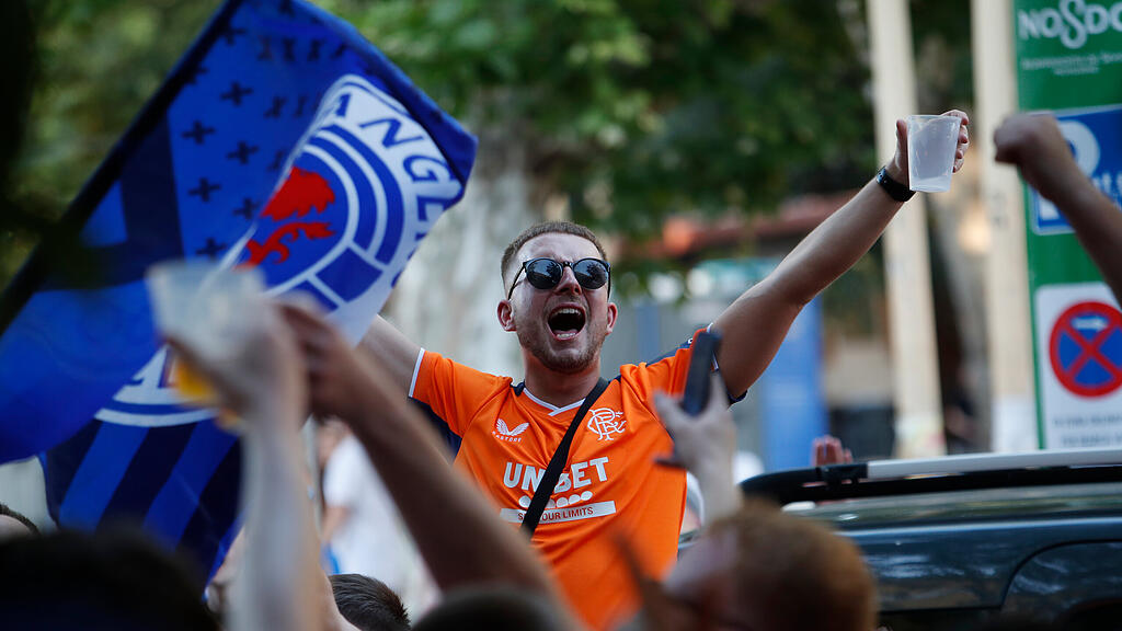 Frankfurt-Fans feiern in Sevilla