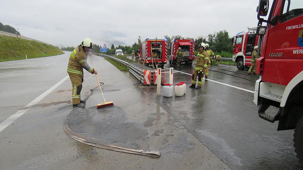 Fahrzeugbrand auf A10 bei Pfarrwerfen