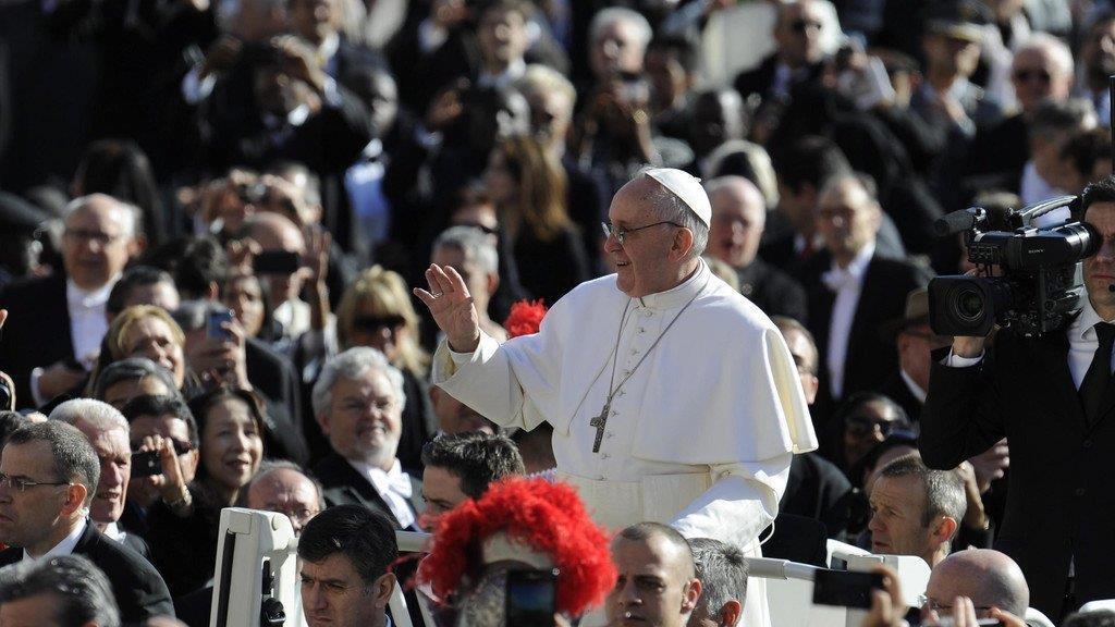Zehntaussende Pilger bei Amtseinführung von Papst Franziskus