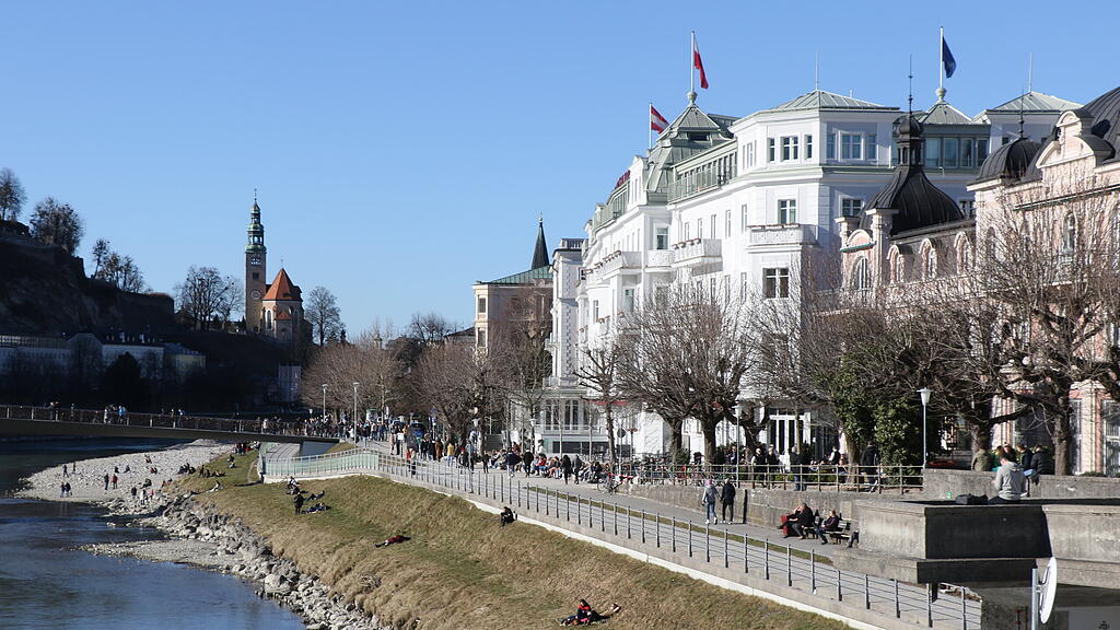 Fr\u00fchlingshafte Sonne in Salzburg