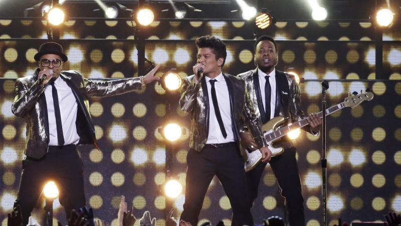 Bruno Mars & Red Hot Chili Peppers live beim Super Bowl 2014