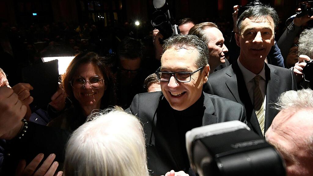 Heinz-Christian Strache spricht bei DA\u00d6