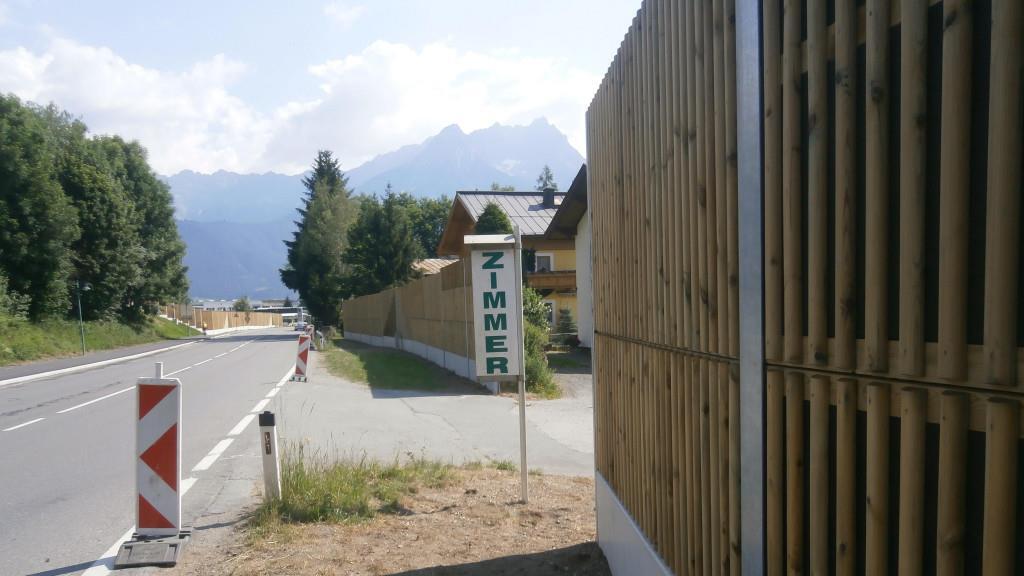 Neue Lärmschutzwand an der B311 in Saalfelden
