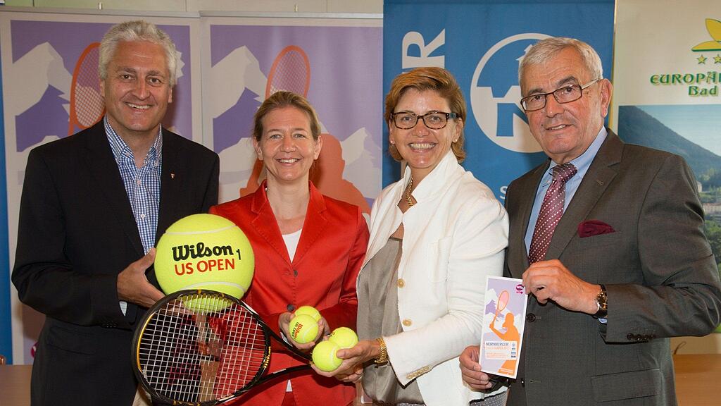 Bgm. Gerhard Steinbauer (Bad Gastein), Turnierdirektorin Sandra Reichel, Turnierbotschafterin Judith Wiesner-Floimair und Helmut Geil (Aufsichtsrat Nürnberger Versicherung).
