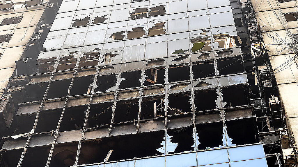 Einige sprangen auf der Flucht vor den Flammen aus dem Hochhaus