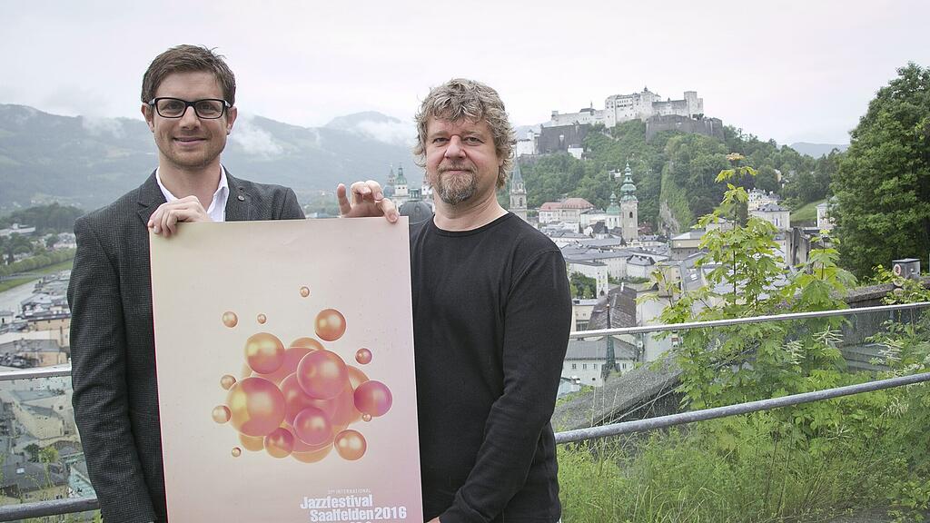 Marco Pointner (li.) und Mario Steidl präsentierten das Programm für das Jazzfestival in Saalfelden.