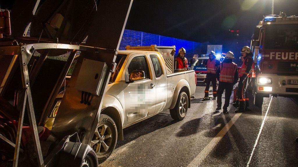 Alkolenker crasht auf A1 in Asfinag-Fahrzeug