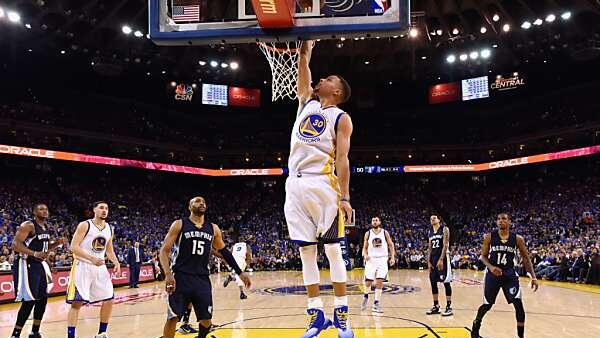 Dunk von Stephen Curry