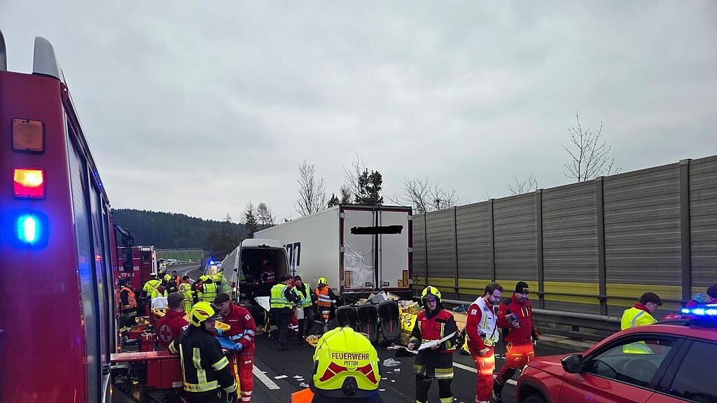 Fünf Tote nach Unfall auf A2 in NÖ