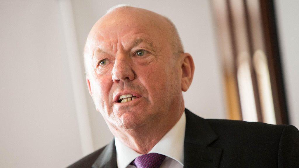 Mayr stellt neue Partei vor