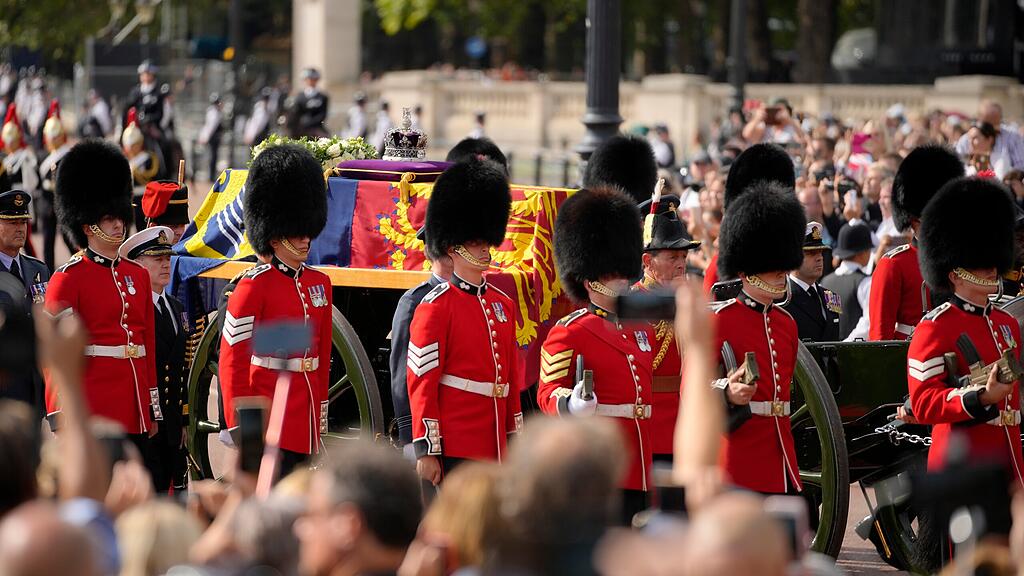 Trauerprozession Queen Elizabeth II.
