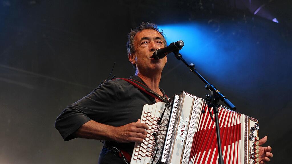 Hubert von Goisern heizte dem Publikum mächtig ein.