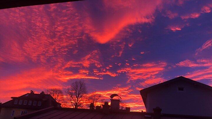 Wundersch\u00f6ner Sonnenaufgang \u00fcber Salzburg III