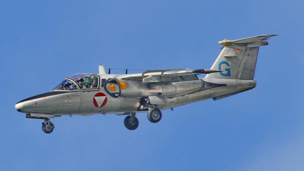 Heeres-Flieger fliegen Übungs-Einsätze