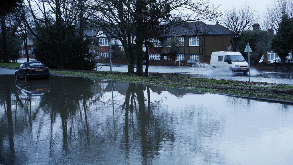 Sturmtief "Dirk": 100.000 zu Weihnachten ohne Strom