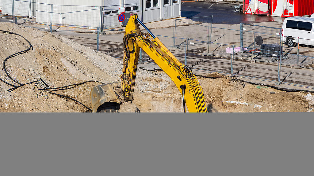 158511_Bagger_auf_Baustelle_bei_Erdarbeiten.jpg