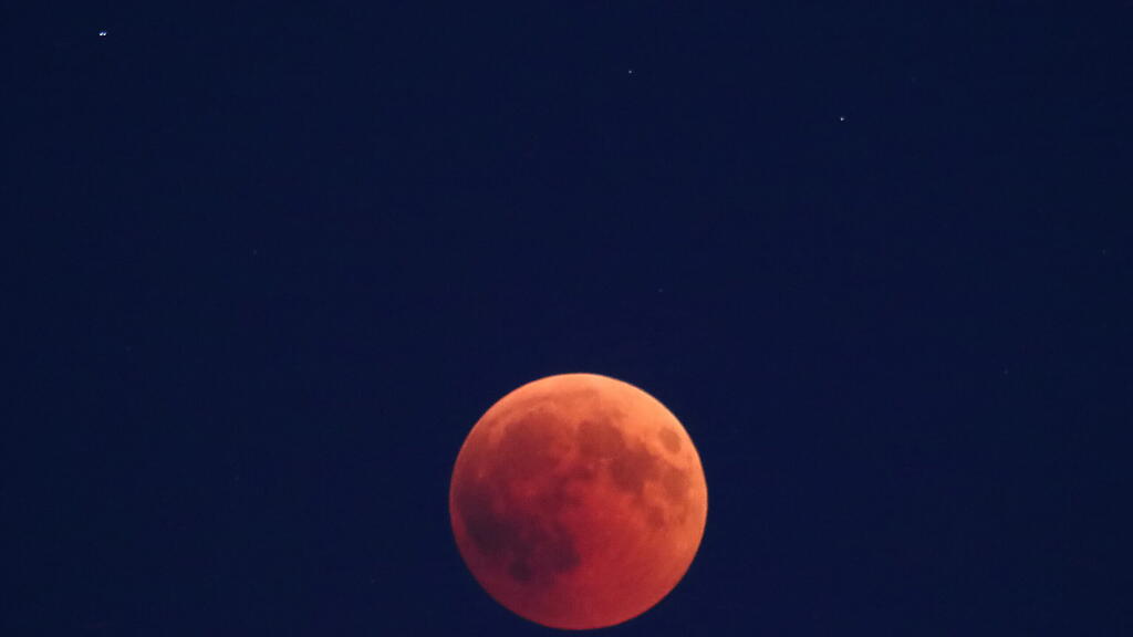 Die Mondfinsternis war am Freitagabend auch über Salzburg gut zu sehen.