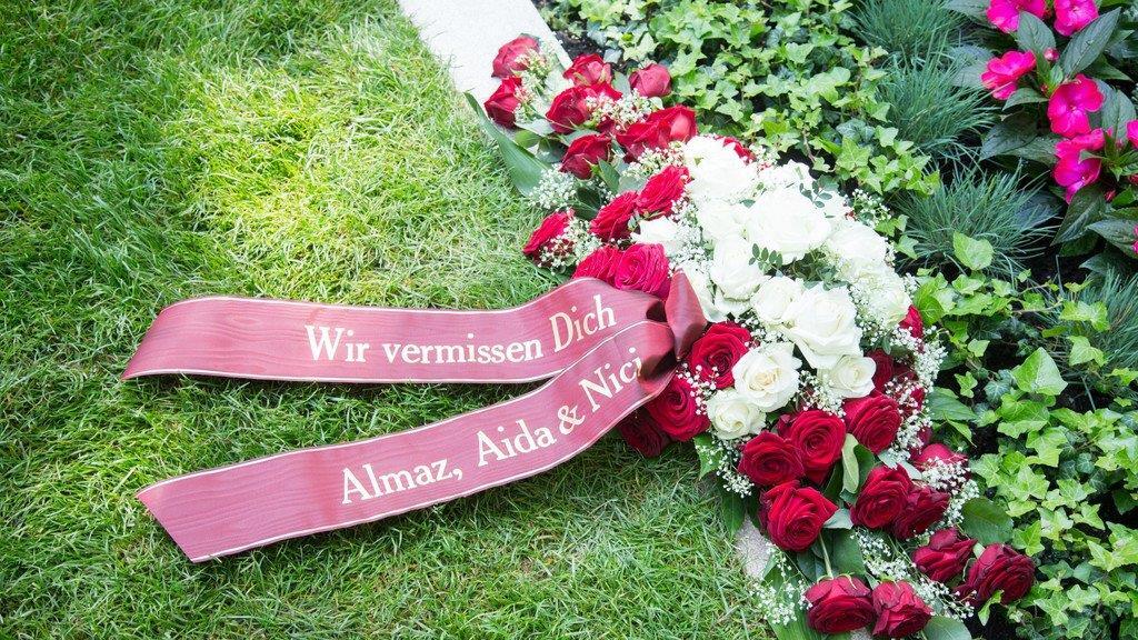 Trauerfeier am Ehrengrab von Karlheinz Böhm