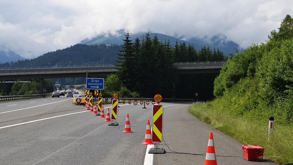 A10: Abfahrt Altenmarkt nach Murenabgang gesperrt - Bilder der Aufräumarbeiten