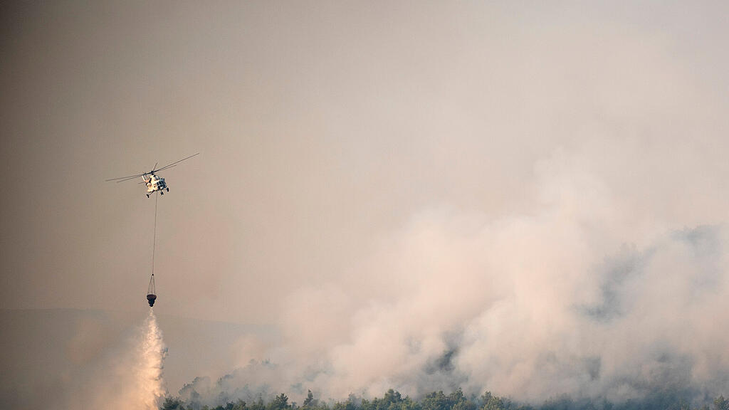 Feuer auf griechischer Insel