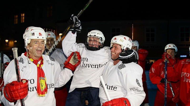 Eishockey-Charity am Mozartplatz