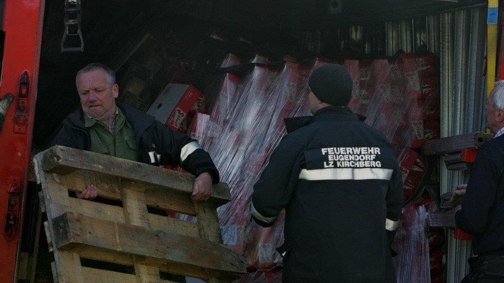 Bier-Lkw kippt um