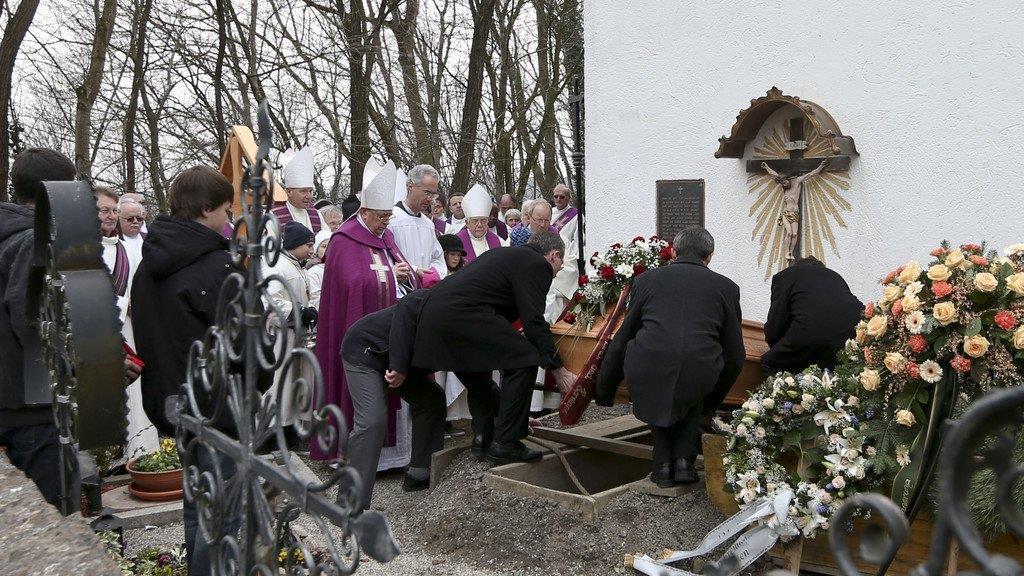 Begräbnis von Franziska Jägerstätter