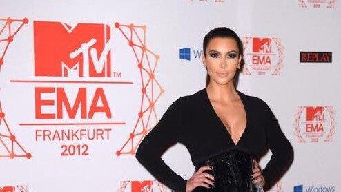 Kim Kardashian, sexy vor der Kamera  (EPA)