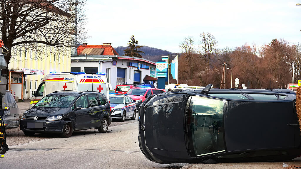 pkw-überschlag schallmoos