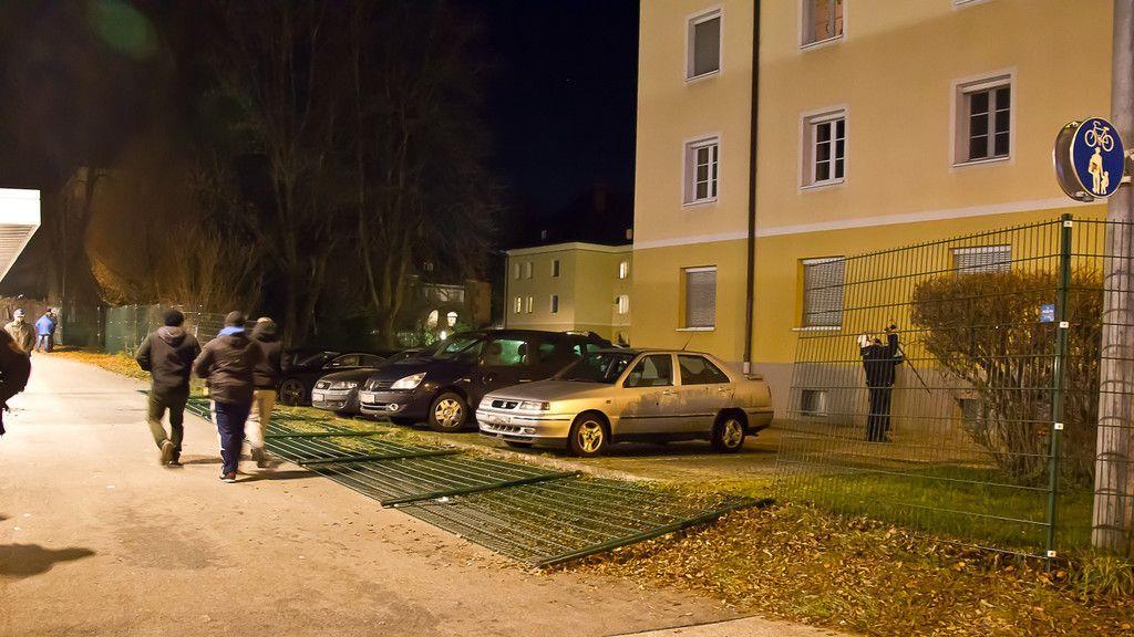 Schalke-Fanmarsch in Salzburg: Anhänger geraten in Rage