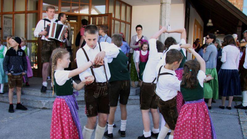 Maibaumaufstellen in Hof