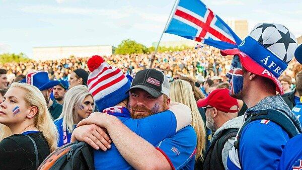 Island-Fans fieberten mit ihrem Team mit