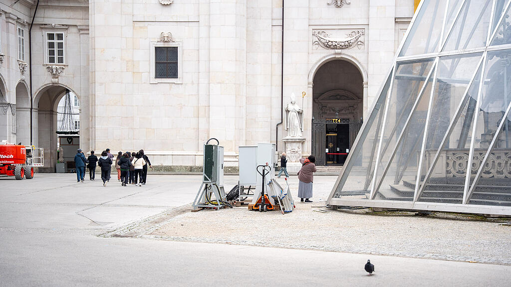 Aufbau Christkindlmarkt