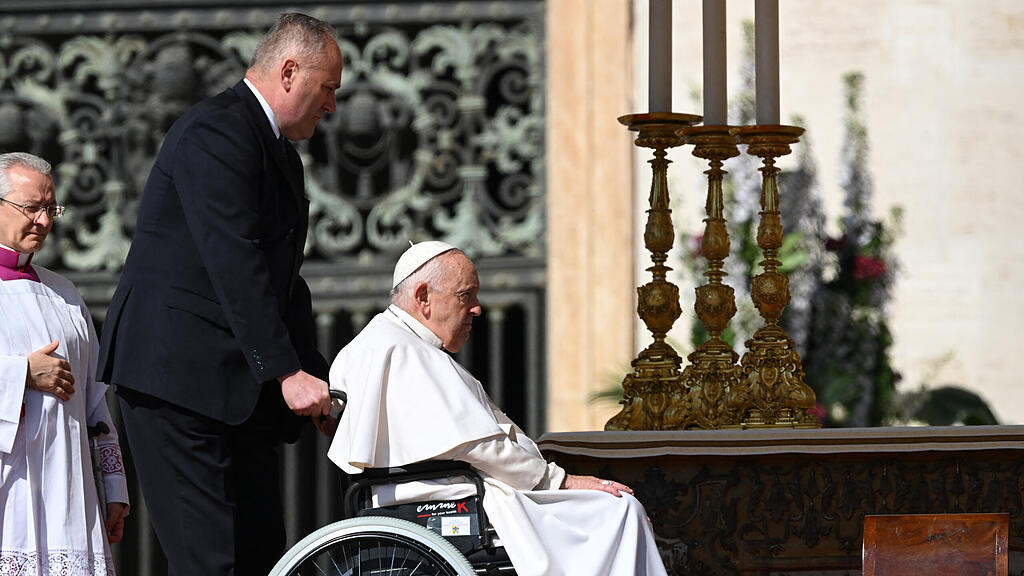 Papst erteilt Segen "Urbi et Orbi"