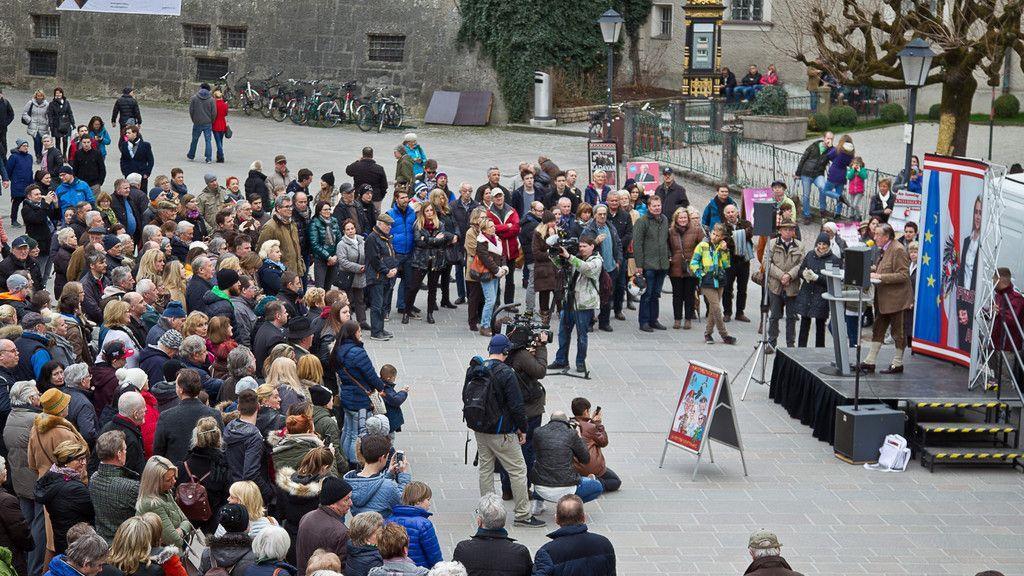 Richard Lugner auf Wahlkampftour in Salzburg II