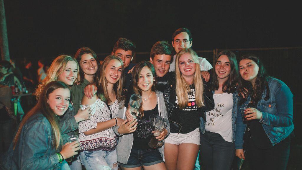 Das Party-Volk beim Strandfest in Seekirchen.
