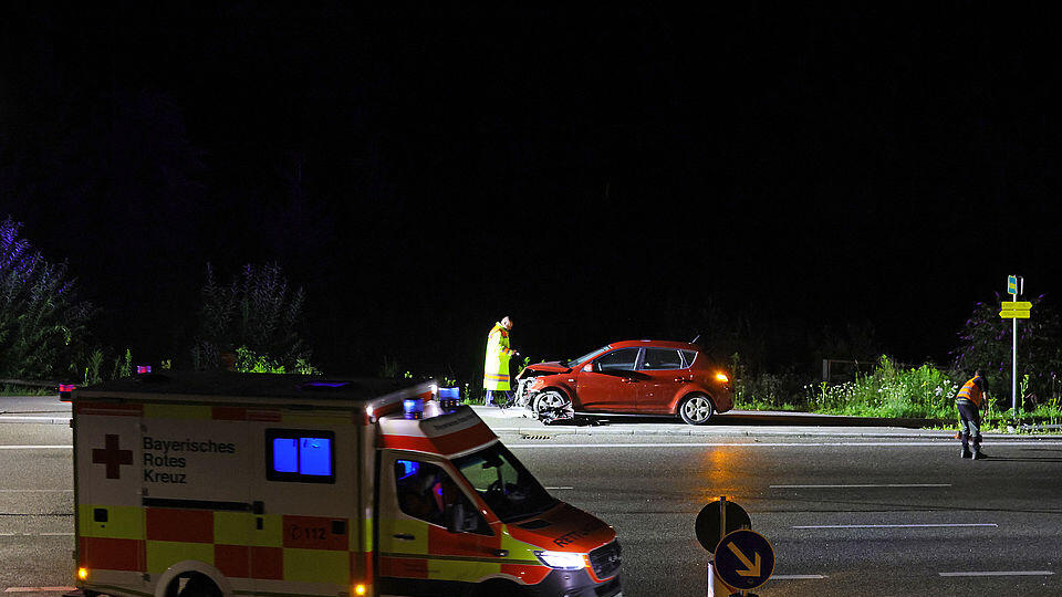Pinzgauer Pkw-Lenker crasht in BGL