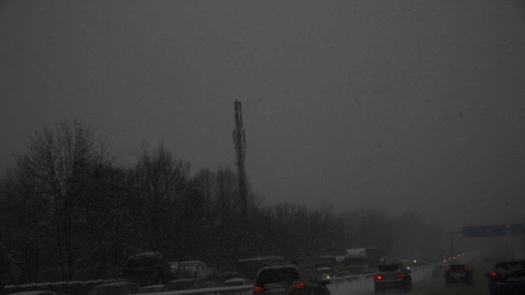 Schnee sorgt für Unfälle und Verkehrschaos: Unfall in Klessheim
