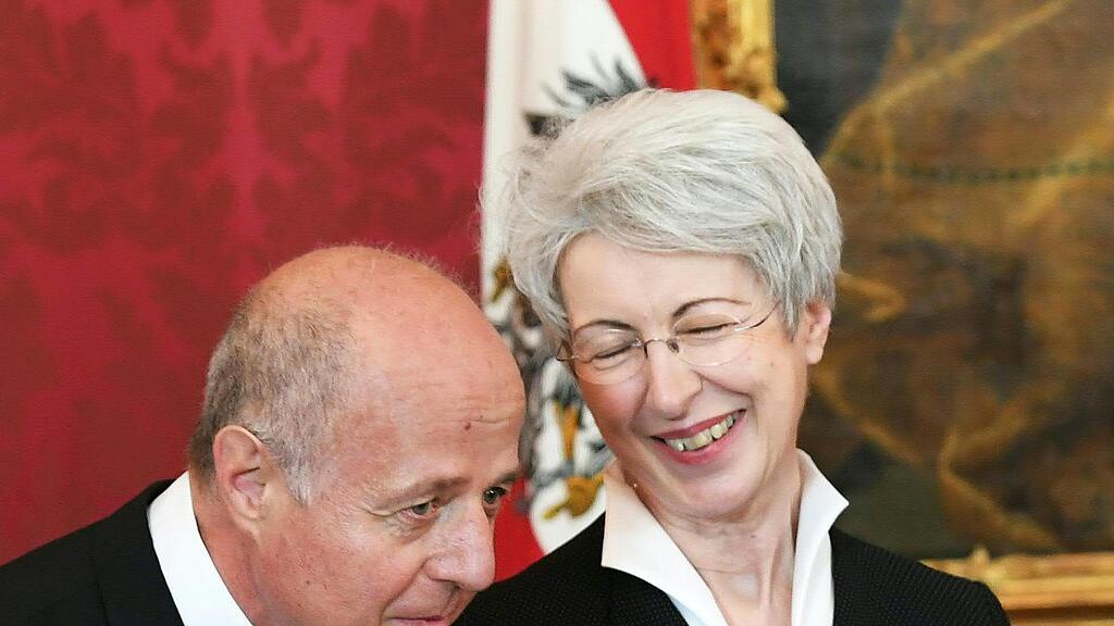Übergangsregierung angelobt