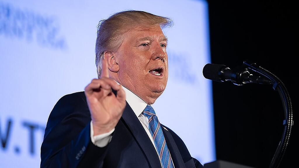 Trump will Hurrikans mit Atombomben bekämpfen