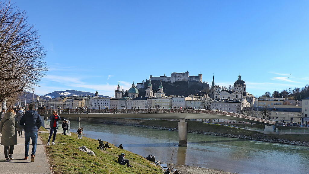 Fr\u00fchlingshafte Sonne in Salzburg