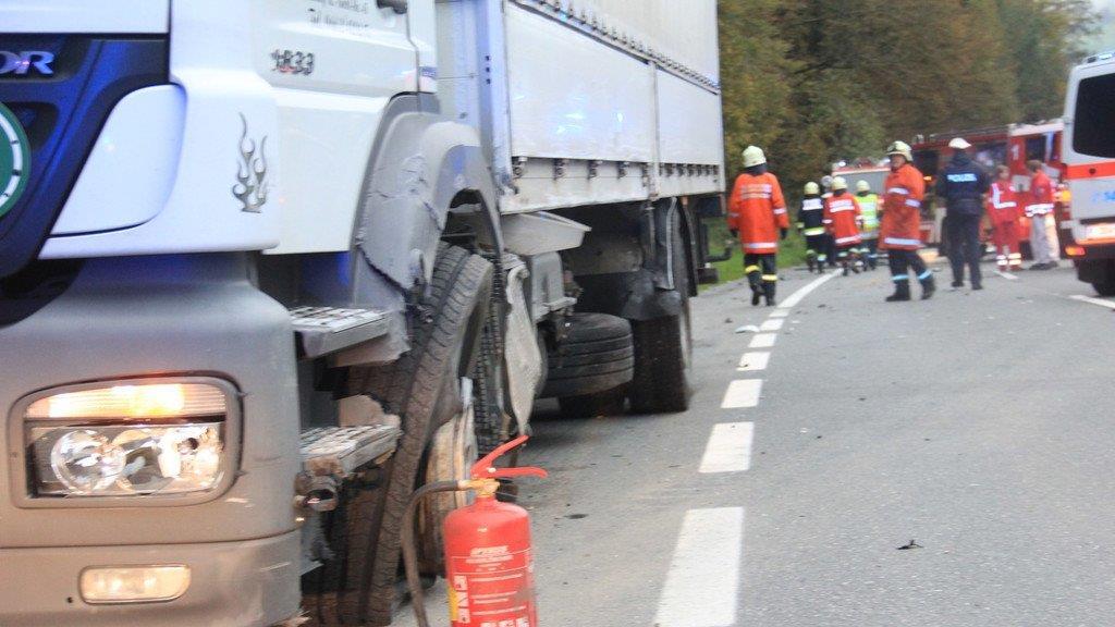 Bischofhofen: Pkw knallt gegen Lkw