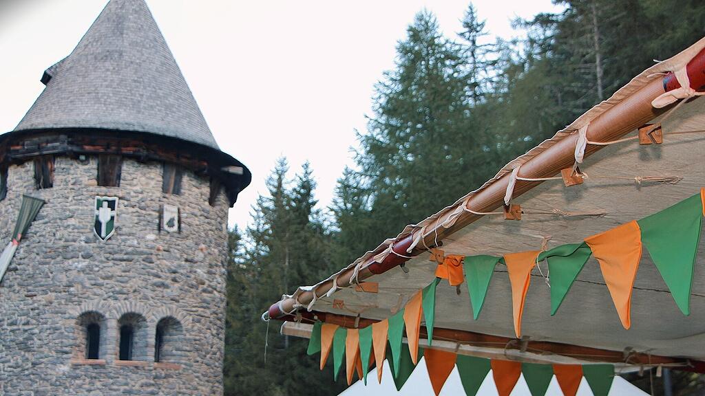 Mittelalterfest auf Burg Finstergr\u00fcn