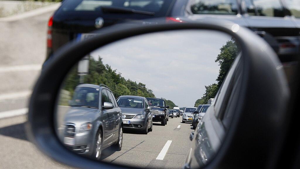 Auf der A10 kam es nach dem Pkw-Überschlag bei Hüttau zu einem rund vier Kilometer langen Stau.